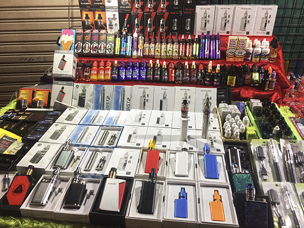 Stand mit E-Zigaretten in Thailand